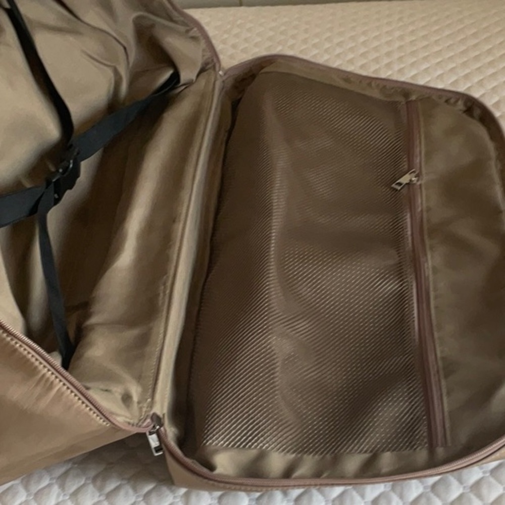 Avon Weekender Travel Bag - Picture 6 of 12